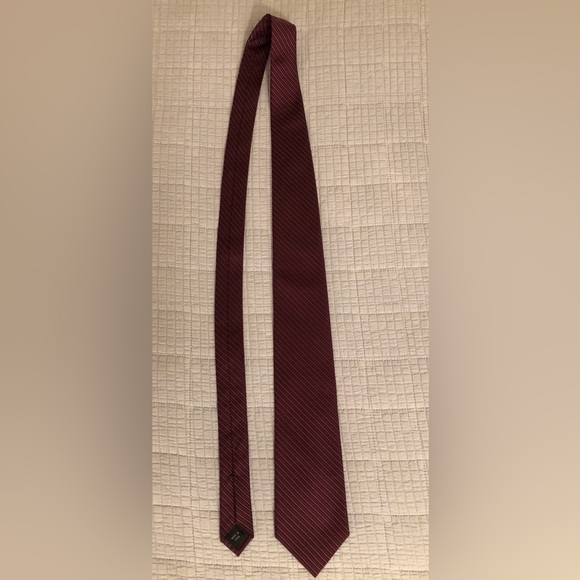 Elegant Burgundy Striped Men's Tie - Picture 5 of 5